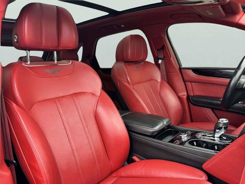 Used 2018 Bentley Bentayga AWD/4WD image 89