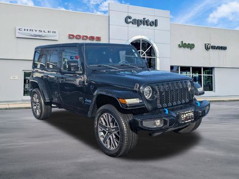 Certified 2023 Jeep Wrangler Unlimited Sahara AWD/4WD image 1