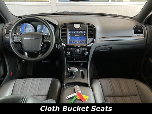 Used 2013 Chrysler 300 S image 4