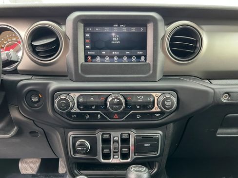 Used 2018 Jeep Wrangler Unlimited Sport S AWD/4WD image 17