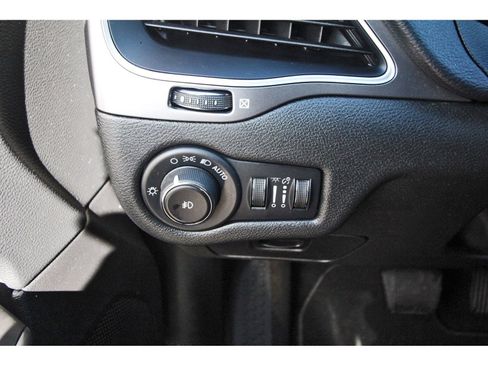 Used 2022 Jeep Cherokee Latitude Lux w/ Sun & Sound Group image 22