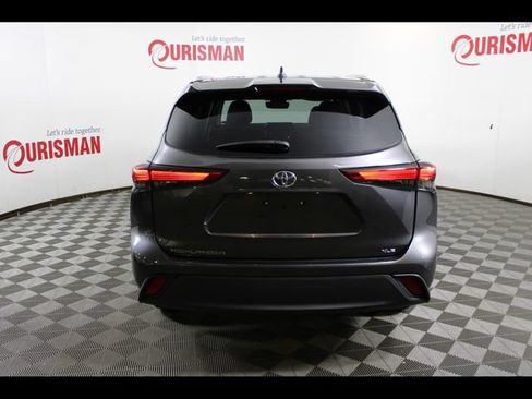 Used 2023 Toyota Highlander XLE FWD image 7