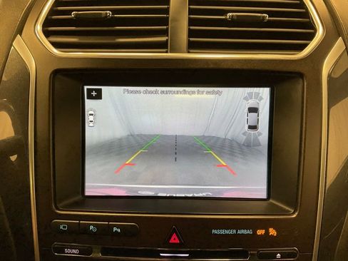 Used 2018 Ford Explorer Platinum image 10