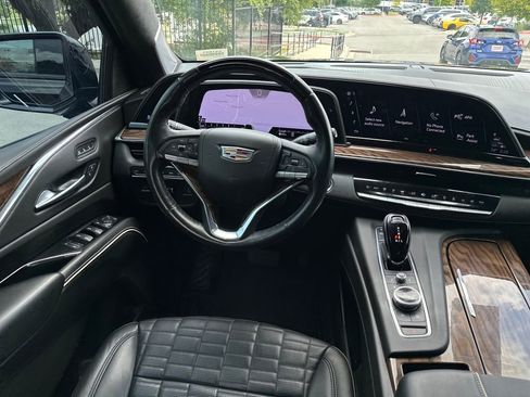 Used 2023 Cadillac Escalade ESV Sport Platinum w/ Heavy-Duty Trailer Package AWD/4WD image 29