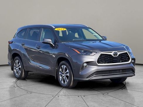 Certified 2024 Toyota Highlander XLE AWD/4WD image 8