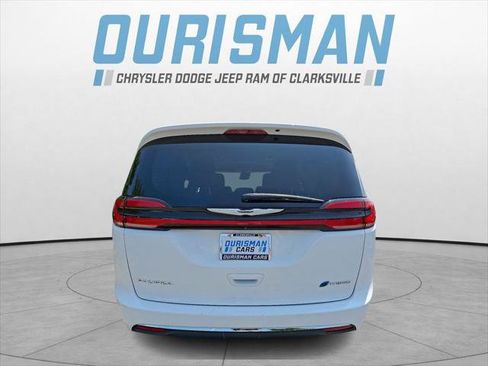 Certified 2022 Chrysler Pacifica Touring-L FWD image 5