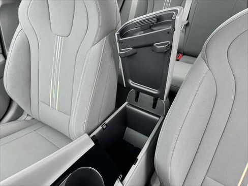 New 2025 Hyundai Elantra SEL image 18