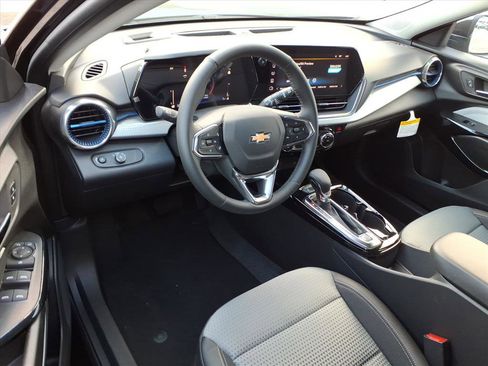 New 2026 Chevrolet Trax LT w/ Driver Confidence Package image 12