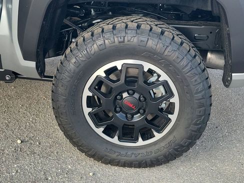 New 2025 Toyota Tacoma TRD Off-Road image 18