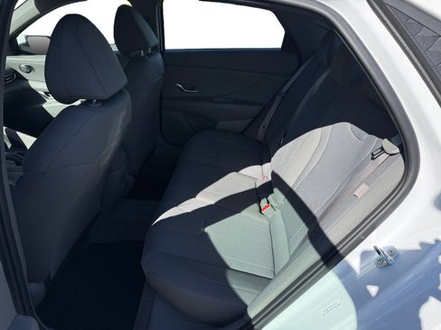 Certified 2025 Hyundai Elantra SE FWD image 16