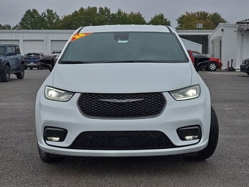 New 2026 Chrysler Pacifica Select image 2