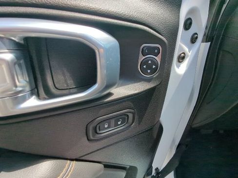 Used 2021 Jeep Wrangler Unlimited Sahara AWD/4WD image 13