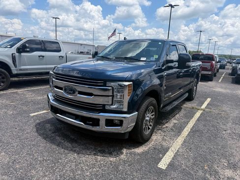 Used 2019 Ford F250 Lariat w/ Lariat Value Package RWD image 3