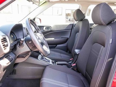 Used 2025 Hyundai Venue SEL FWD image 21