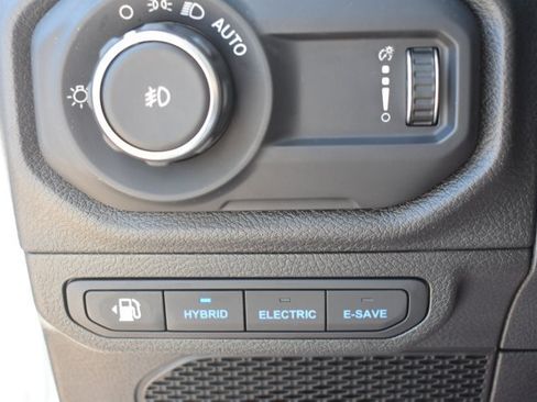 Used 2024 Jeep Wrangler Unlimited AWD/4WD image 28