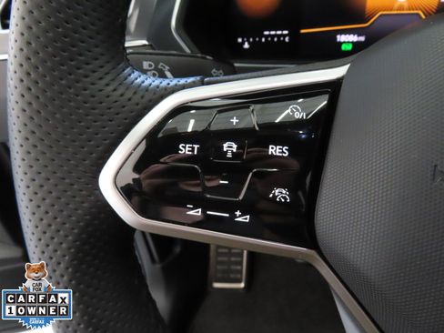 Certified 2024 Volkswagen Tiguan SE R-Line image 15