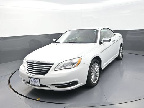 Used 2011 Chrysler 200 Limited FWD image 4
