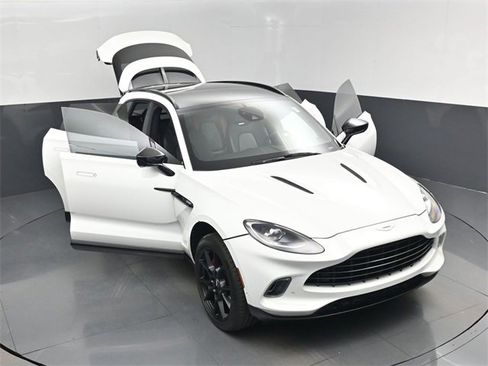 Used 2021 Aston Martin DBX image 48