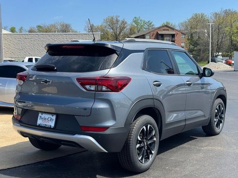 Used 2021 Chevrolet TrailBlazer LT w/ Convenience Package FWD image 3