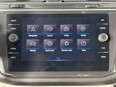 Used 2024 Volkswagen Tiguan SE w/ Panoramic Sunroof Package AWD/4WD image 18