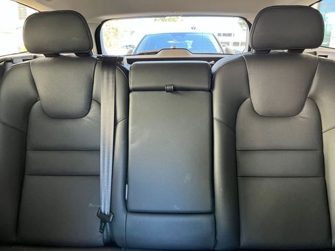 Used 2025 Volvo V60 B5 Cross Country Plus image 38