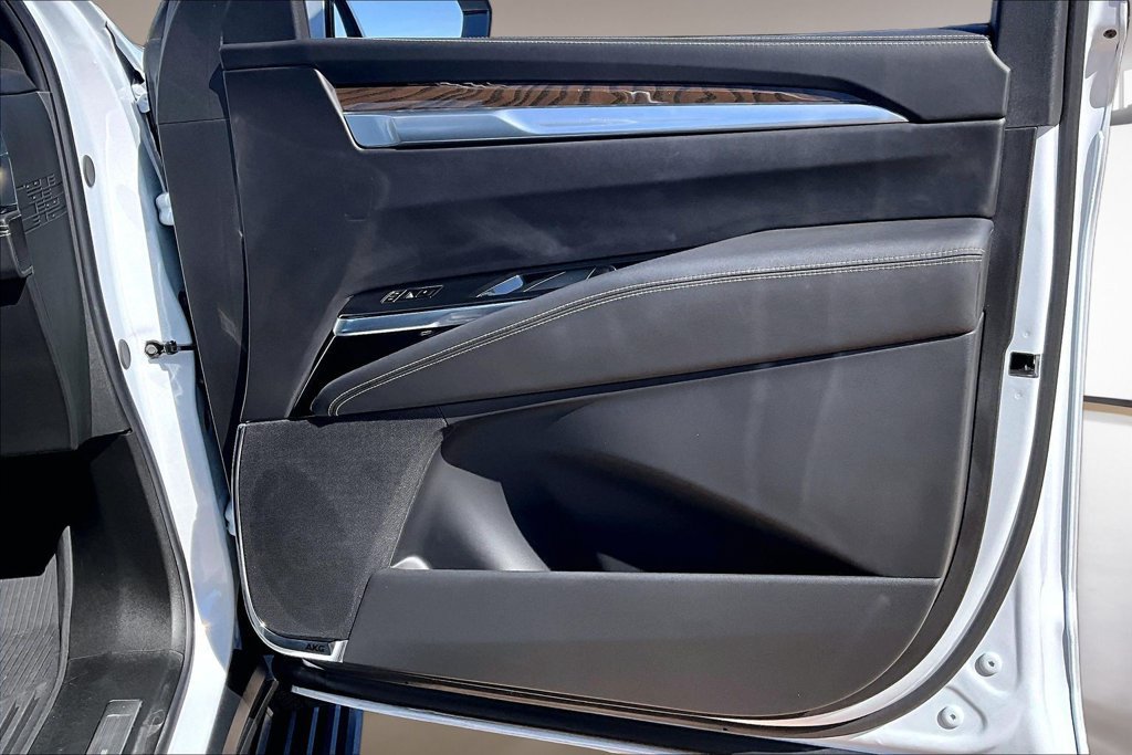 Used 2026 Cadillac Escalade Platinum Sport w/ LPO, Floor Liner Package AWD/4WD image 19