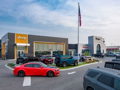 Used 2019 Jeep Cherokee Latitude FWD image 1