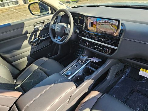 New 2026 Nissan Pathfinder Platinum image 31