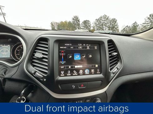 Used 2017 Jeep Cherokee Latitude w/ Safety/Convenience Group image 36