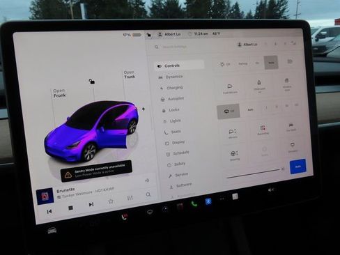 Used 2023 Tesla Model Y Long Range image 17