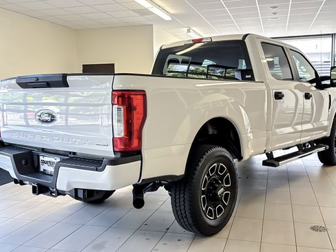 Used 2018 Ford F250 XL w/ Power Equipment Group AWD/4WD image 4