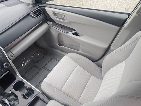Used 2015 Toyota Camry LE image 11