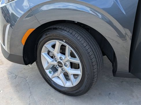 Certified 2025 Kia Soul LX FWD image 35