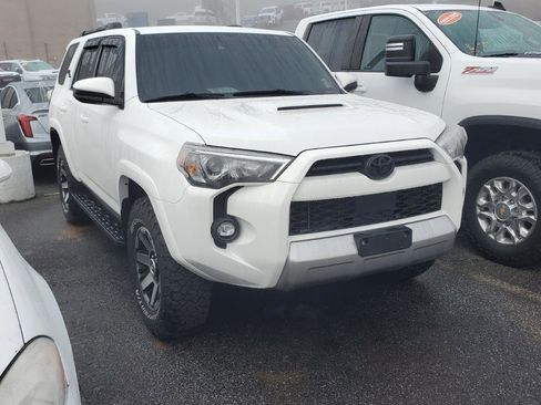 Used 2024 Toyota 4Runner TRD Off-Road image 2