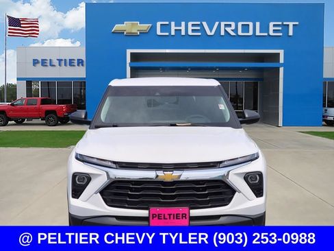 Used 2024 Chevrolet TrailBlazer LS w/ LS Convenience Package FWD image 2