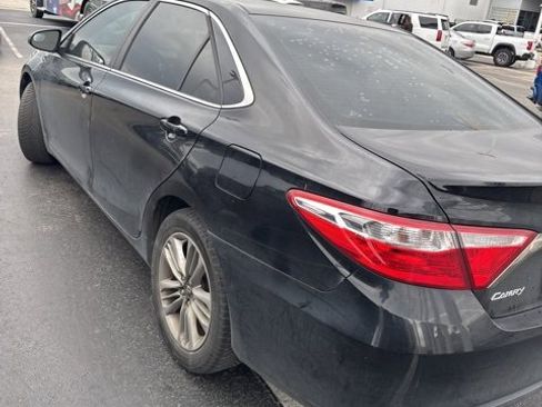 Used 2015 Toyota Camry SE image 3