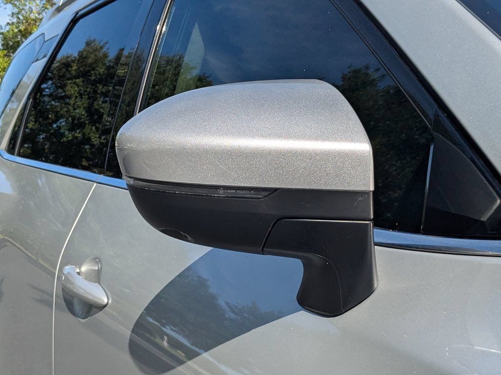 Used 2025 Nissan Pathfinder SL FWD image 13