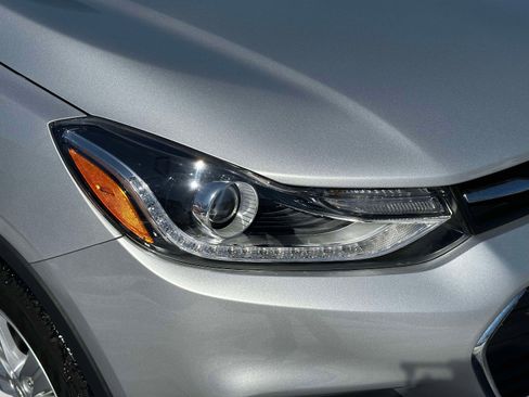 Certified 2022 Chevrolet Trax LT w/ LT Convenience Package image 9