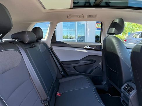 Certified 2023 Volkswagen Taos SE w/ Panoramic Sunroof Package AWD/4WD image 10