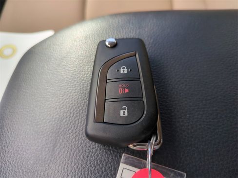 Used 2023 Toyota RAV4 LE image 31