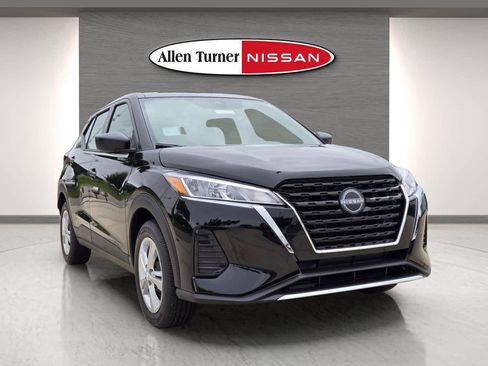 New 2025 Nissan Kicks Play S image 2