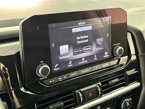 Used 2025 Nissan Pathfinder SV FWD image 17