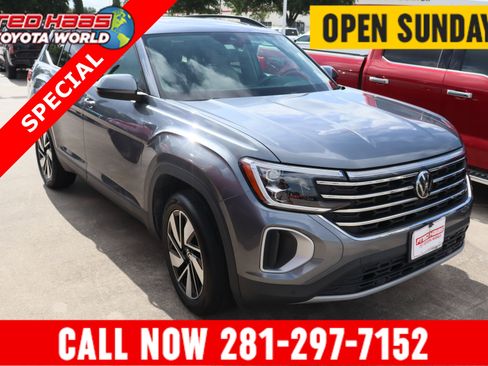 Used 2024 Volkswagen Atlas SE w/ Panoramic Sunroof Package FWD image 1
