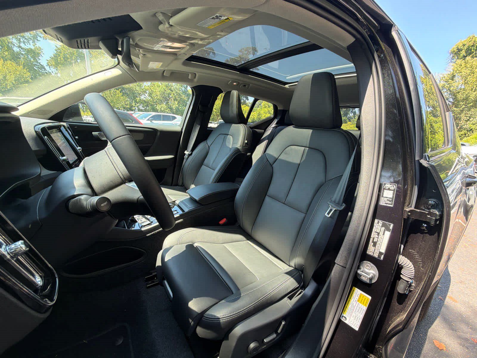 Certified 2026 Volvo XC40 B5 Plus AWD/4WD image 27