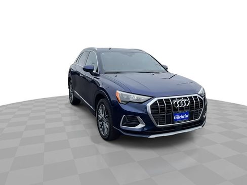 Used 2021 Audi Q3 2.0T Premium w/ 19" Wheel Package AWD/4WD image 2