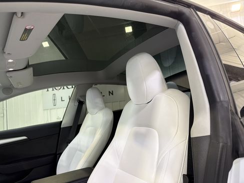 Used 2023 Tesla Model 3 Performance image 10