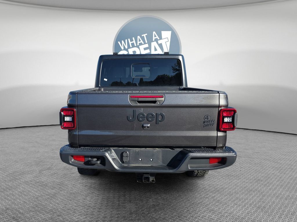 Used 2024 Jeep Gladiator Overland AWD/4WD image 5