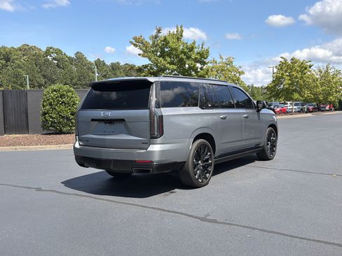 Used 2025 Cadillac Escalade ESV Sport Platinum w/ LPO, ONYX Package AWD/4WD image 3