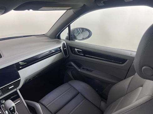 Certified 2023 Porsche Cayenne AWD/4WD image 21