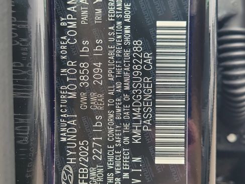 Certified 2025 Hyundai Elantra Sport image 29